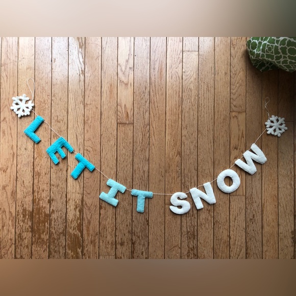 Kailo Chic | Let It Snow Felt Garland - Picture 2 of 2